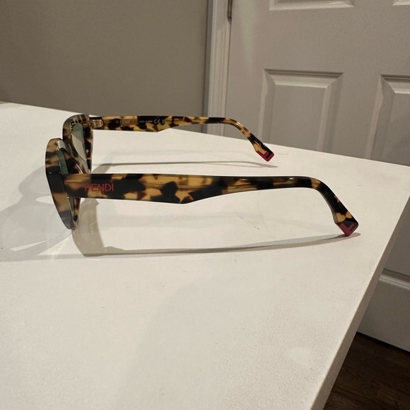 FENDI FE400091 55Q Tortoise Sunglasses main image 4